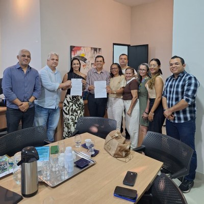 Gestão superior assina termo de acordo com sindicato dos TAEs para reposição da greve